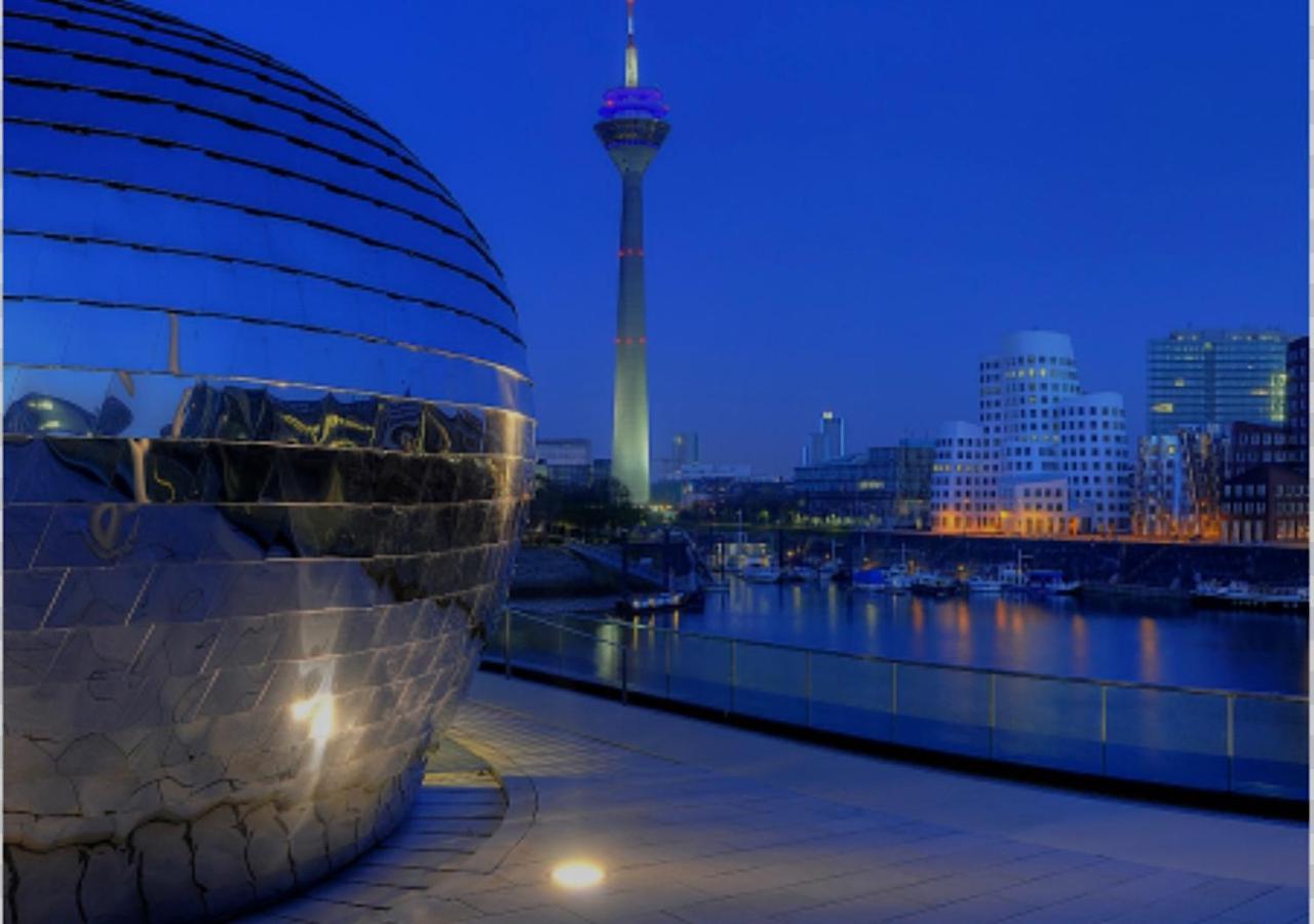 Medienhafen Direkt Am Zentrum Dusseldorf